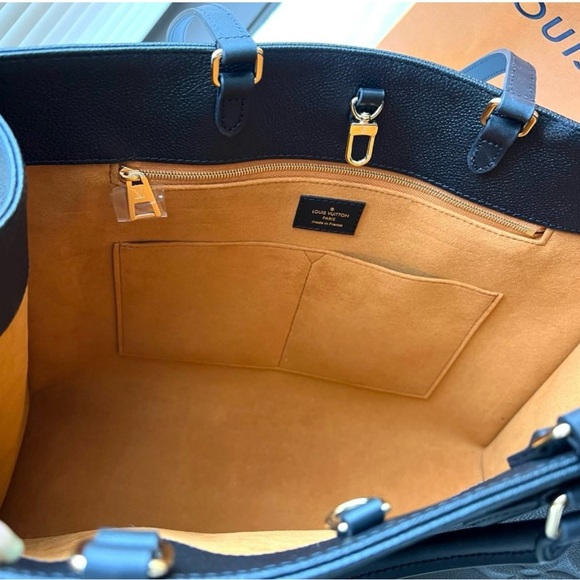 Authentic Louis Vuitton NEW ON-THE-GO MM Empreinte black tote 🔥 🎁 - Picture 6 of 15